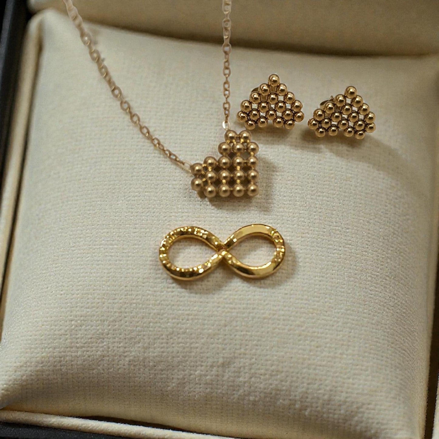 Conjunto de Joyas de Acero Inoxidable 18K Oro - Collar de 45cm con colgante de Corazón y Pendientes a Juego para mujeres