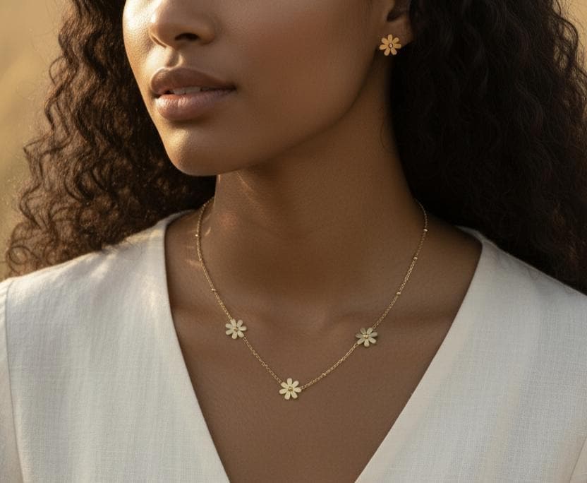 Conjunto de Joyas de Acero Inoxidable 18K Oro - Collar de 45cm con Tres Flores Efecto Espejo y Pendientes a Juego para mujeres