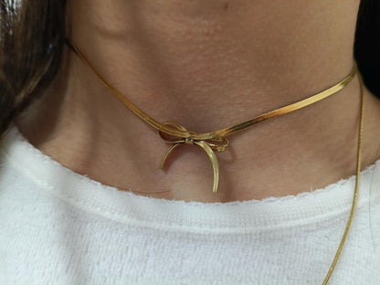 Gargantilla de Serpiente Plana Oro 18K con Dije de Lazo - Acero Inoxidable - 35cm + Extensión 5CM (14"+2") para chicas