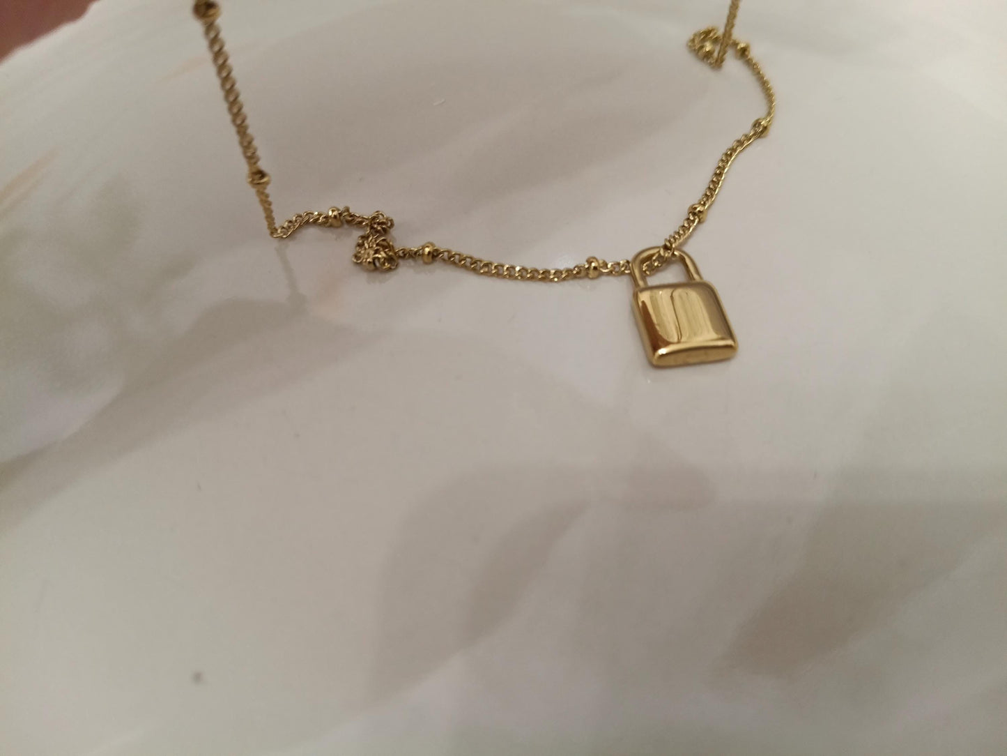 Collar Miami de Acero Inoxidable Oro 18K con Cuentas y Mini Candado Espejo - 45cm +5CM Extensión (17.7"+2")