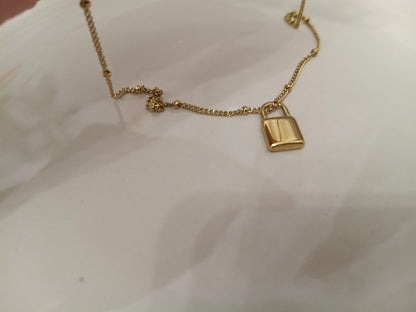 Collar Miami de Acero Inoxidable Oro 18K con Cuentas y Mini Candado Espejo - 45cm +5CM Extensión (17.7"+2")