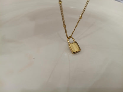 Collar Miami de Acero Inoxidable Oro 18K con Cuentas y Mini Candado Espejo - 45cm +5CM Extensión (17.7"+2")