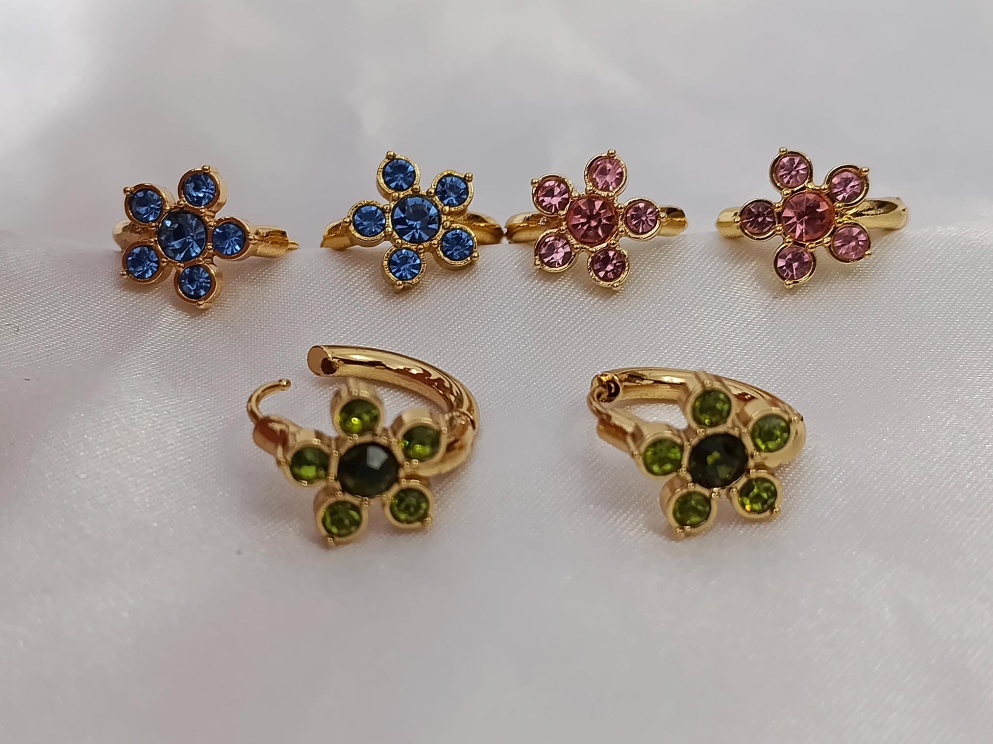 Aretes Aros pendientes con flores circonitas verde azul rosa en Oro 18K (PVD) - Acero Inoxidable - Resistentes al Agua para mujeres