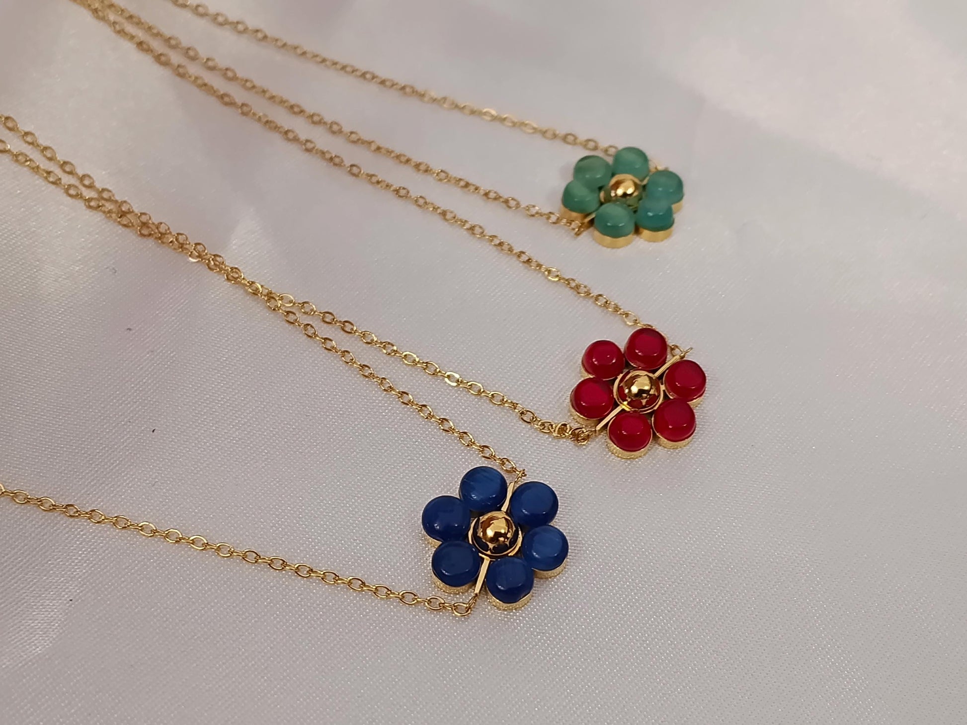 Collar con Colgante flores y piedra ojo de gato en Oro azul rojo verde 18K (PVD) - 16" + 2" Ajustable para mujeres