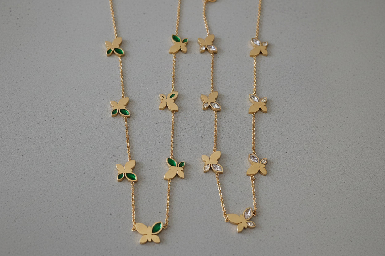 Collar con colgantes de cuentas mariposas verdes en Oro 18K (PVD) - Acero Inoxidable - Ajustable para mujeres
