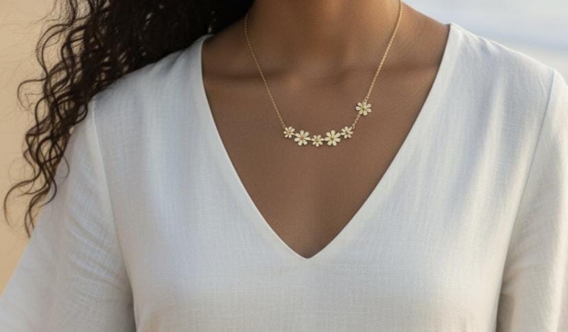 Collar con Exquisitos Colgantes de Flores Pulidas en Oro 18K (PVD) - Acero Inoxidable para mujeres