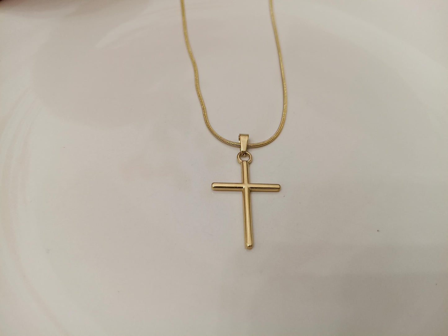 Collar Doble Cruz Pulida en Oro 18K (PVD) - Acero Inoxidable - Ajustable para mujeres