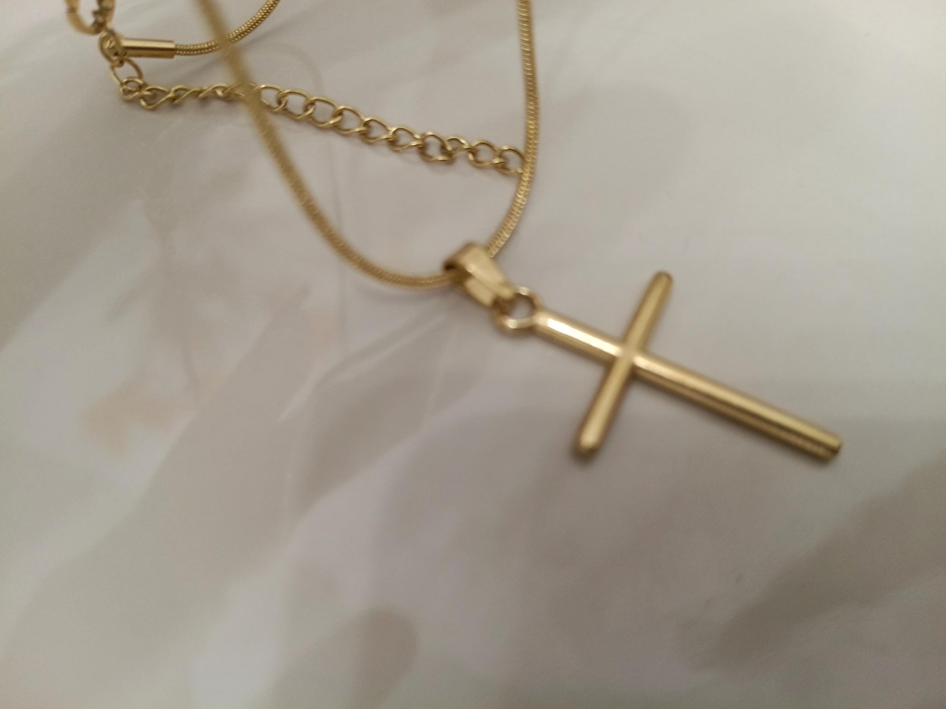 Collar Doble Cruz Pulida en Oro 18K (PVD) - Acero Inoxidable - Ajustable para mujeres