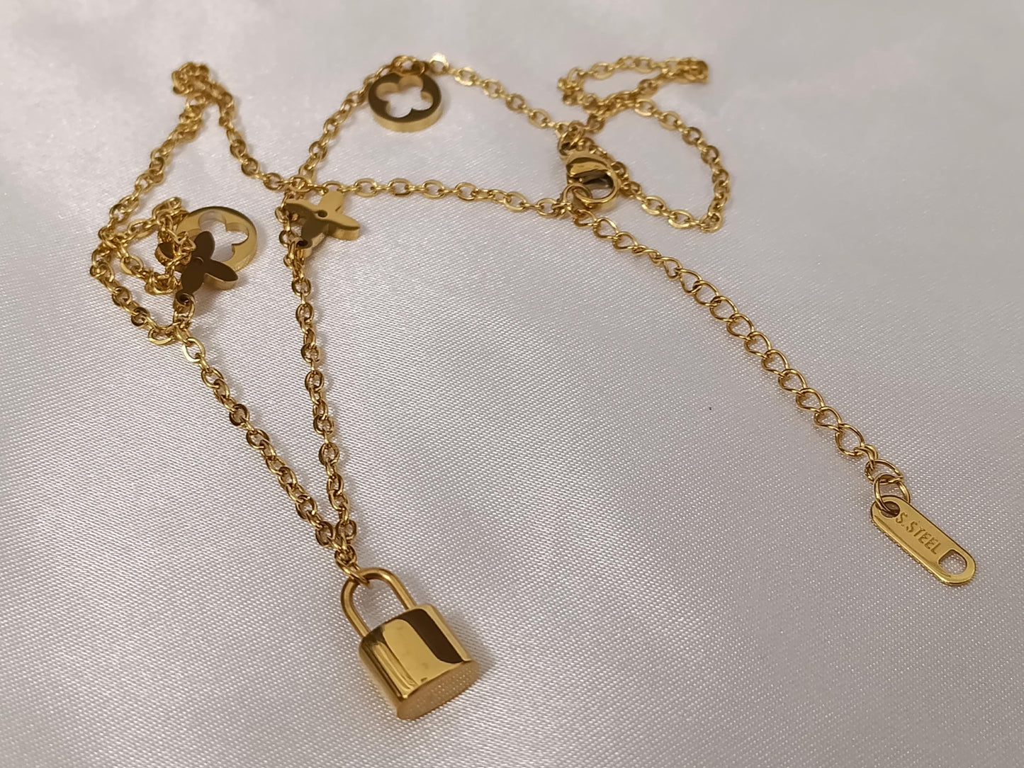 Collar Gargantilla Doble con Trébol y Candado Espejo en Oro 18K (PVD) - Acero Inoxidable para mujeres