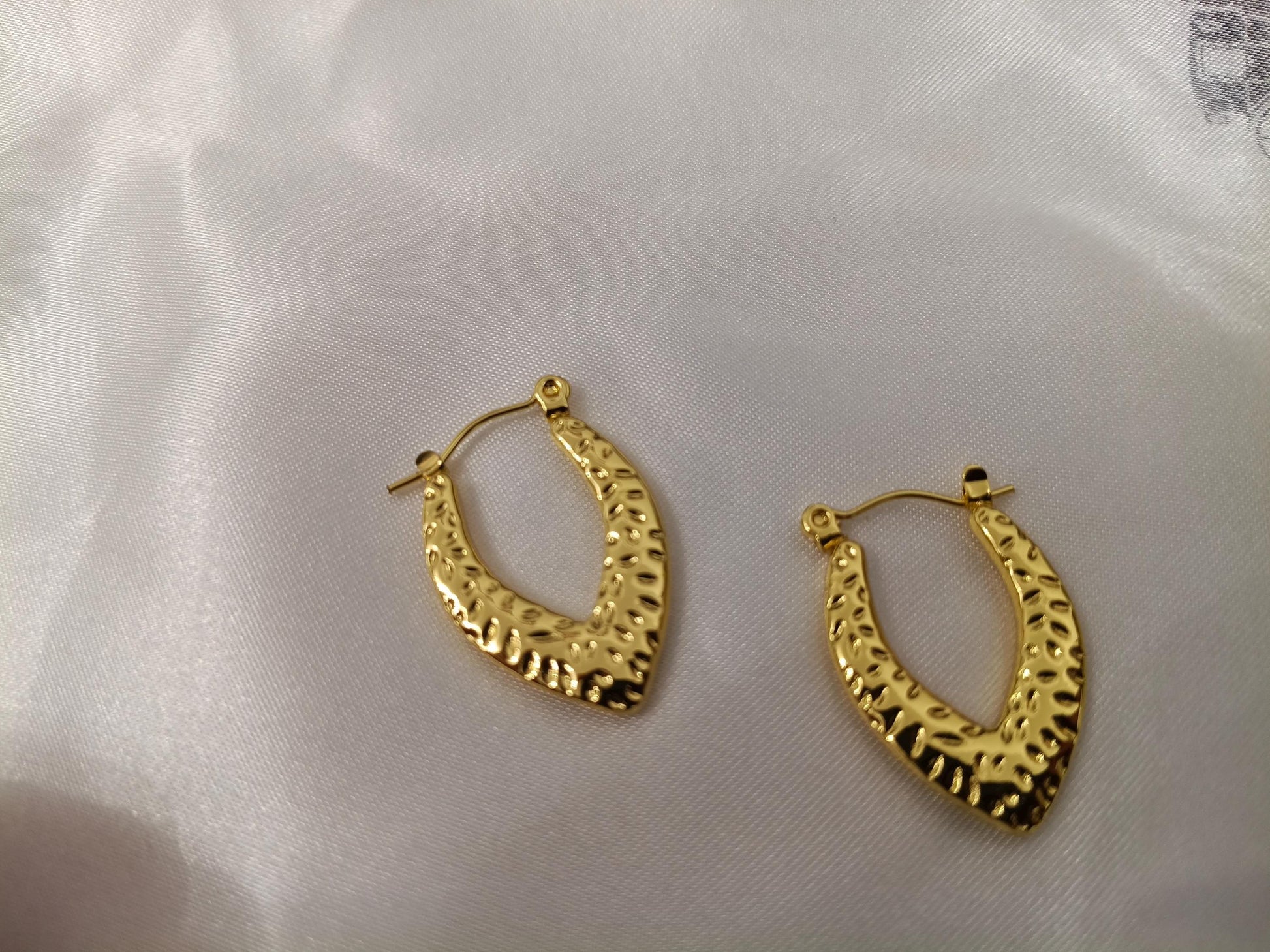 Pendientes de aro ovalados de estilo italiano, acero inoxidable con baño de oro de 18K y efecto brillante para ella
