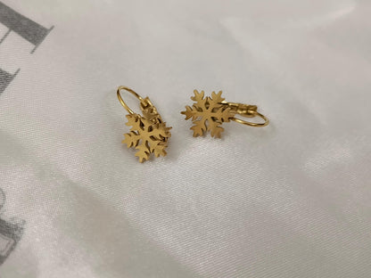 Pendientes de aro Copo de nieve de acero inoxidable con baño de oro de 18K y acabado espejo regalo para ella