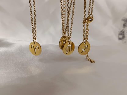 Collar con colgante de signo zodiacal, horóscopo acero inoxidable con baño de oro 18K, acabado espejo regalo para ella