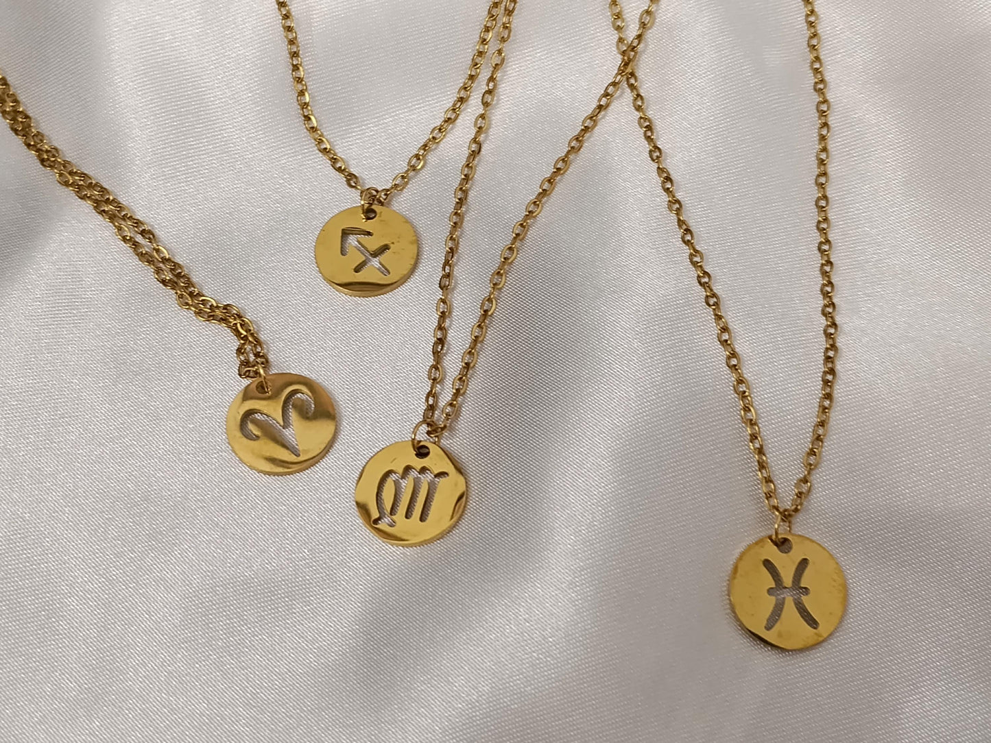 Collar con colgante de signo zodiacal, horóscopo acero inoxidable con baño de oro 18K, acabado espejo regalo para ella