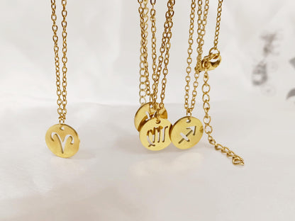 Collar con colgante de signo zodiacal, horóscopo acero inoxidable con baño de oro 18K, acabado espejo regalo para ella