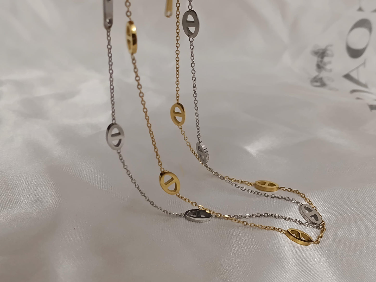 Collar choker con cuentas colgante , acero inoxidable, baño de oro 18K y acabado espejo pulido regalo para ella