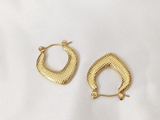 Pendientes de aro triangulares de estilo italiano, acero inoxidable con baño de oro de 18K y efecto brillante regalo para ella