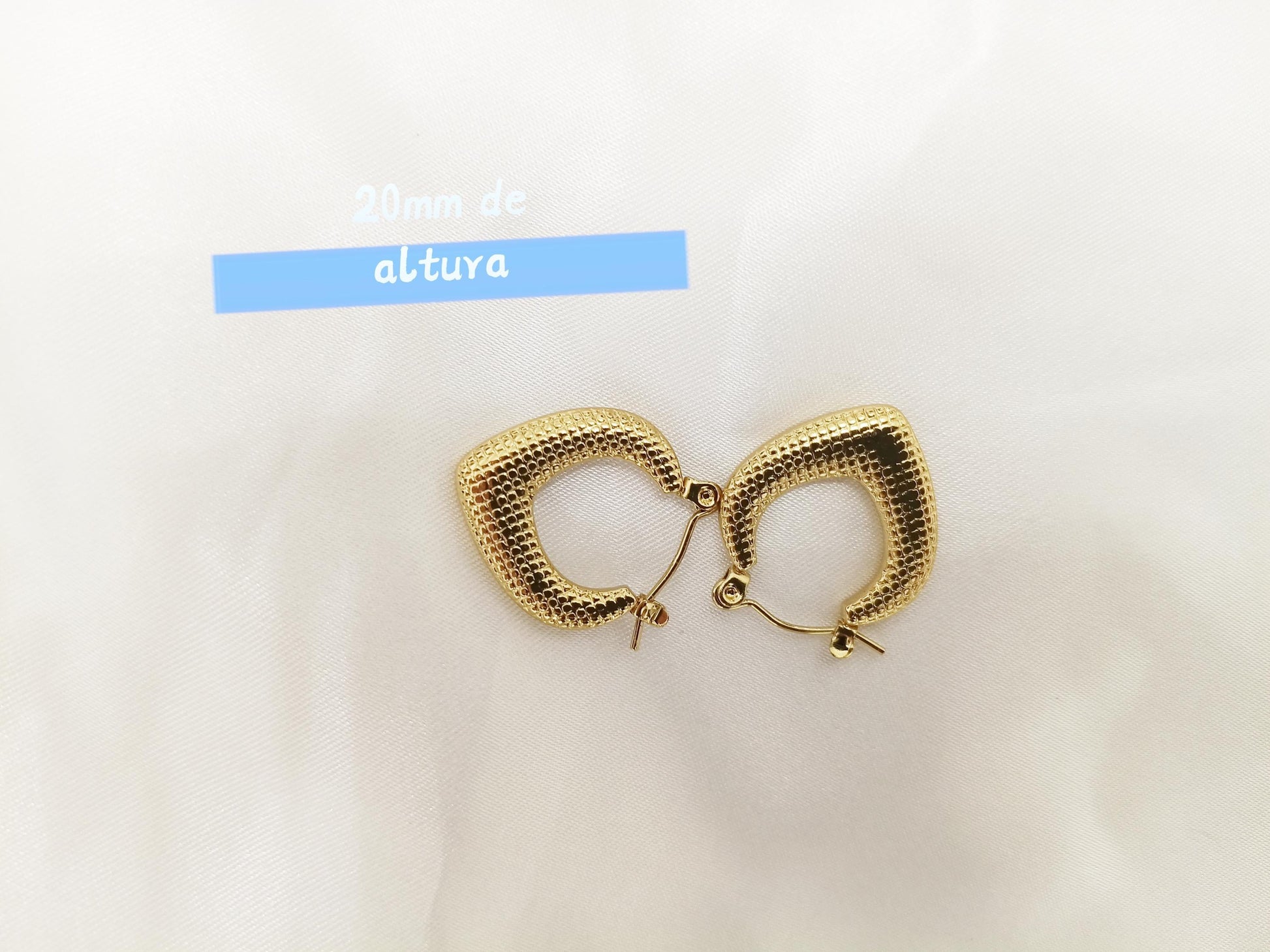 Pendientes de aro triangulares de estilo italiano, acero inoxidable con baño de oro de 18K y efecto brillante regalo para ella