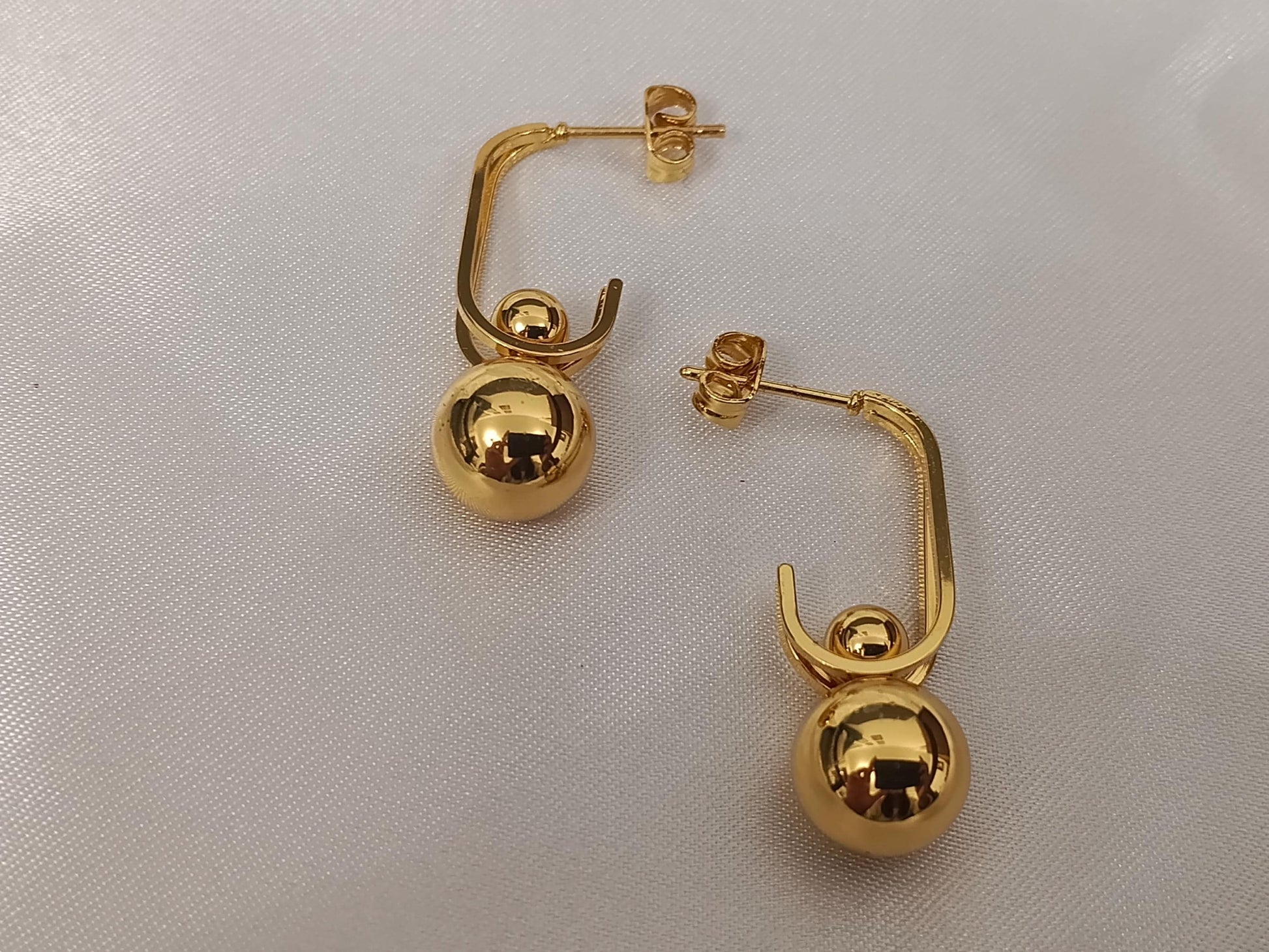 Pendientes de medio aro rectangulares con colgante de bolas pulida, acero inoxidable con baño de oro 18K regalo para ella