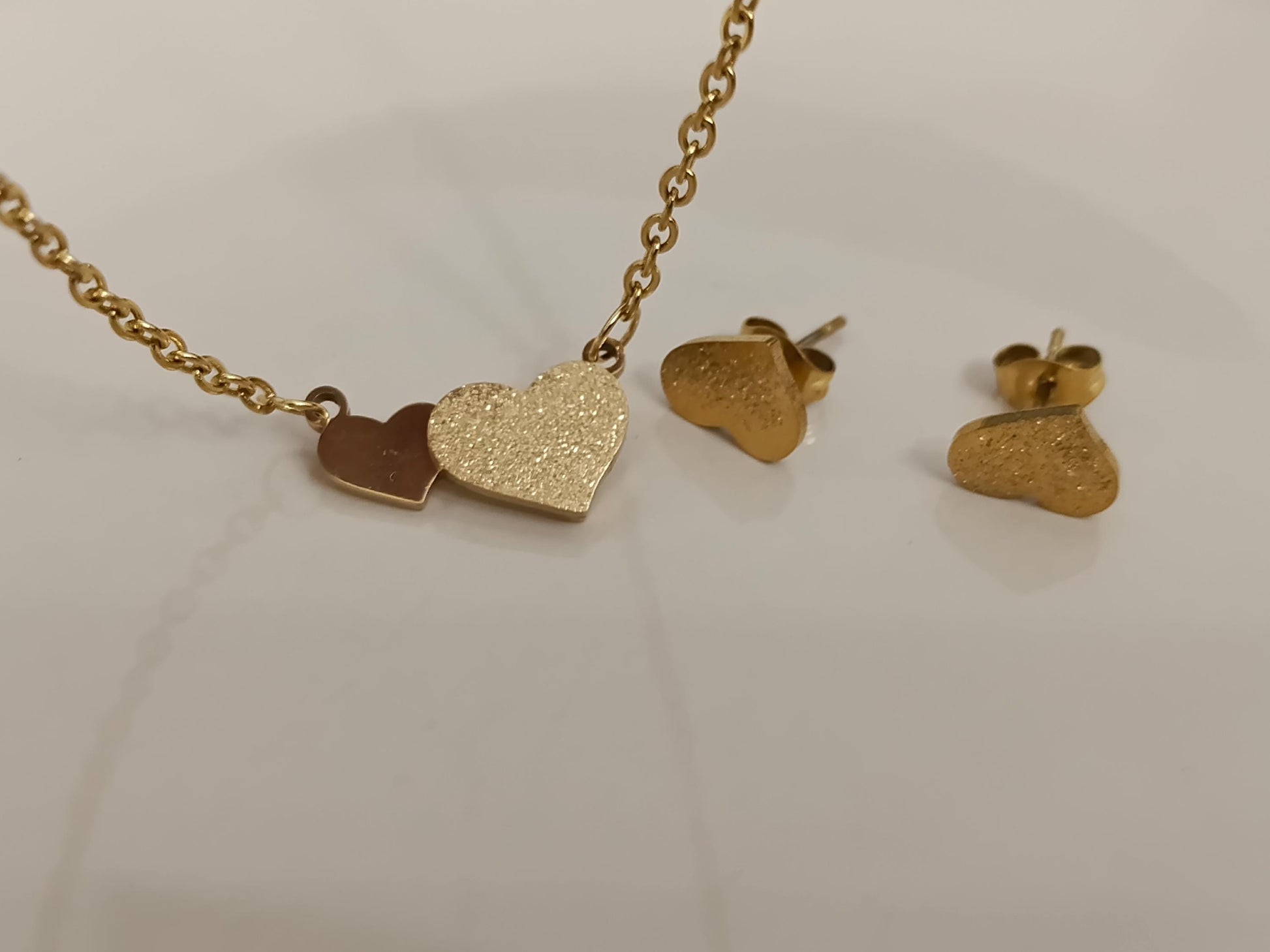 Conjunto de joyería: Collar y pendientes "Corazón Mate", acero inoxidable con baño de oro de 18K regalo para ella
