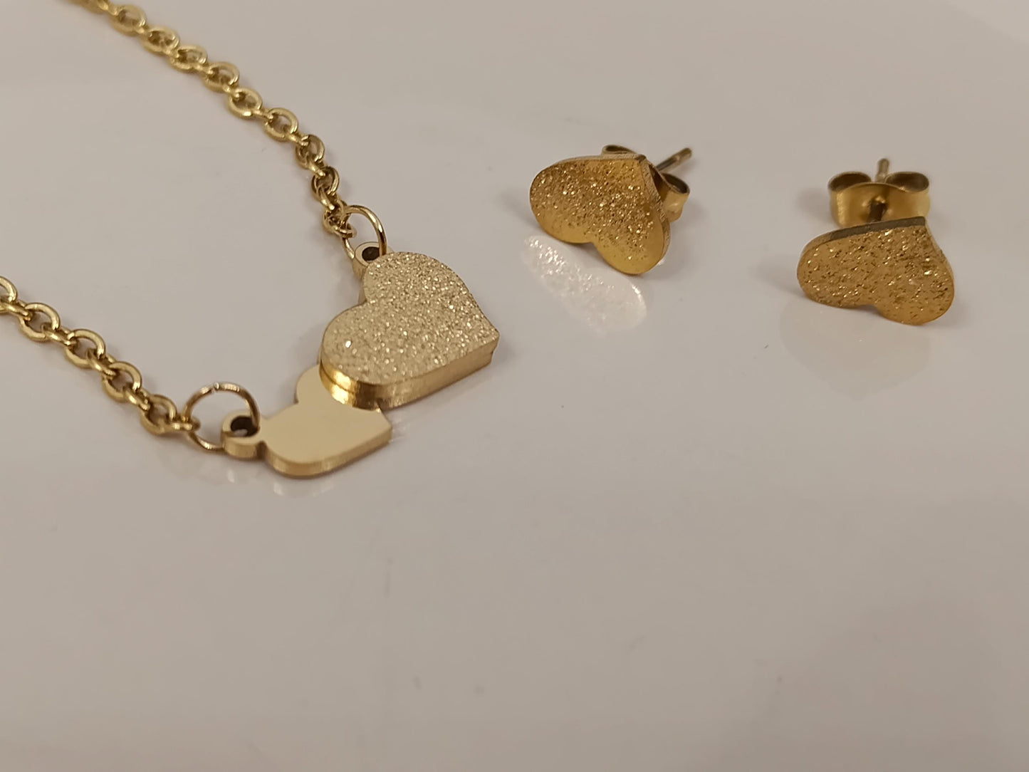Conjunto de joyería: Collar y pendientes "Corazón Mate", acero inoxidable con baño de oro de 18K regalo para ella