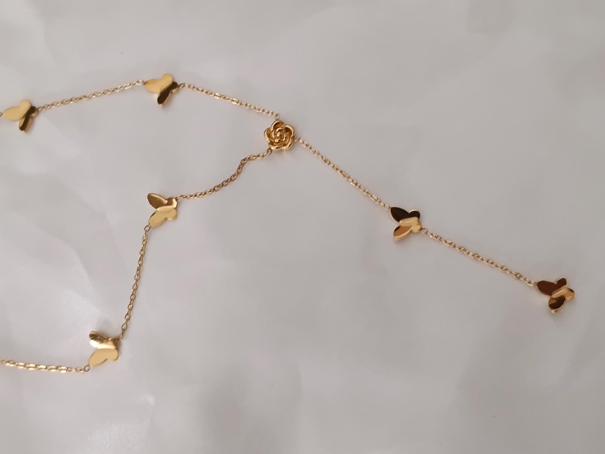 Collar Largo Estilo Y Mariposa y Flor Rosa en Oro 18K (PVD) - Acero Inoxidable - Ajustable para mujeres