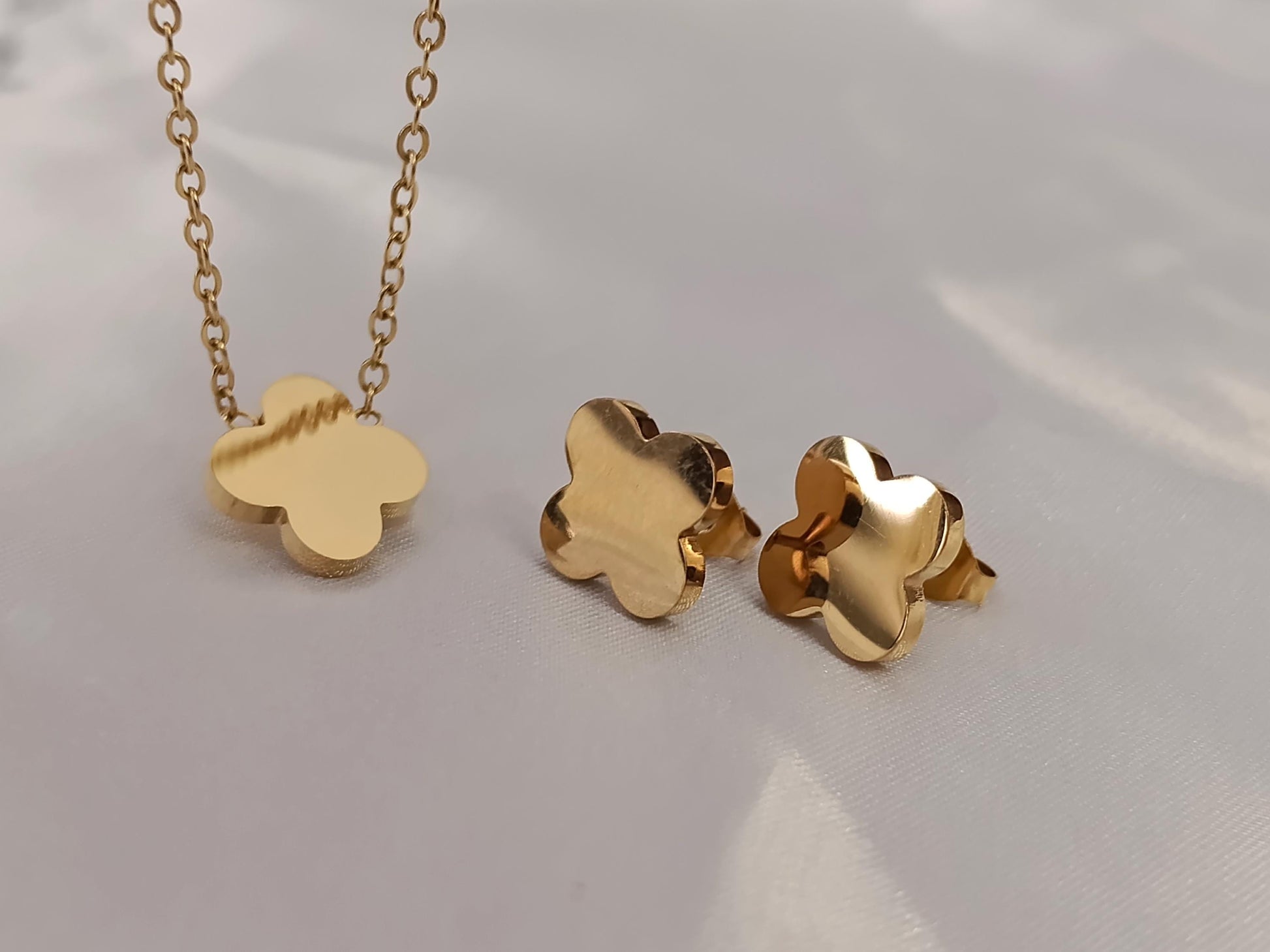 Conjunto de joyas Collar de trebol ypendientes trebol a juego en Oro 18K (PVD) para mujeres