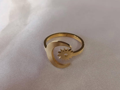 Anillo Ajustable Luna y Estrella en Acero Inoxidable pulido con Baño de Oro 18K regalo para ella