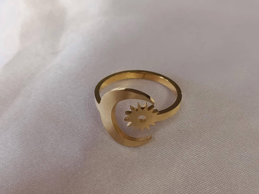 Anillo Ajustable Luna y Estrella en Acero Inoxidable pulido con Baño de Oro 18K regalo para ella