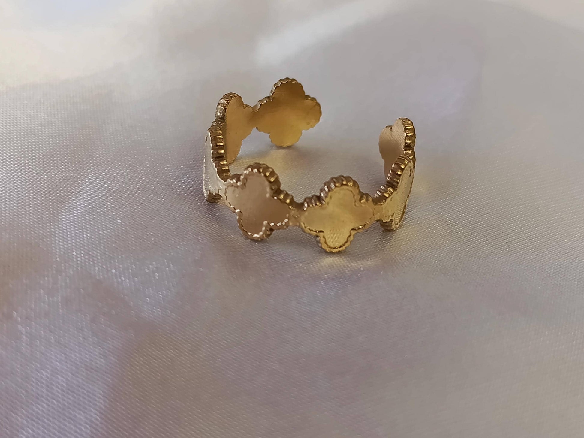 Anillo Ajustable hojas de trebol en Acero Inoxidable con Baño de Oro 18K regalo para ella