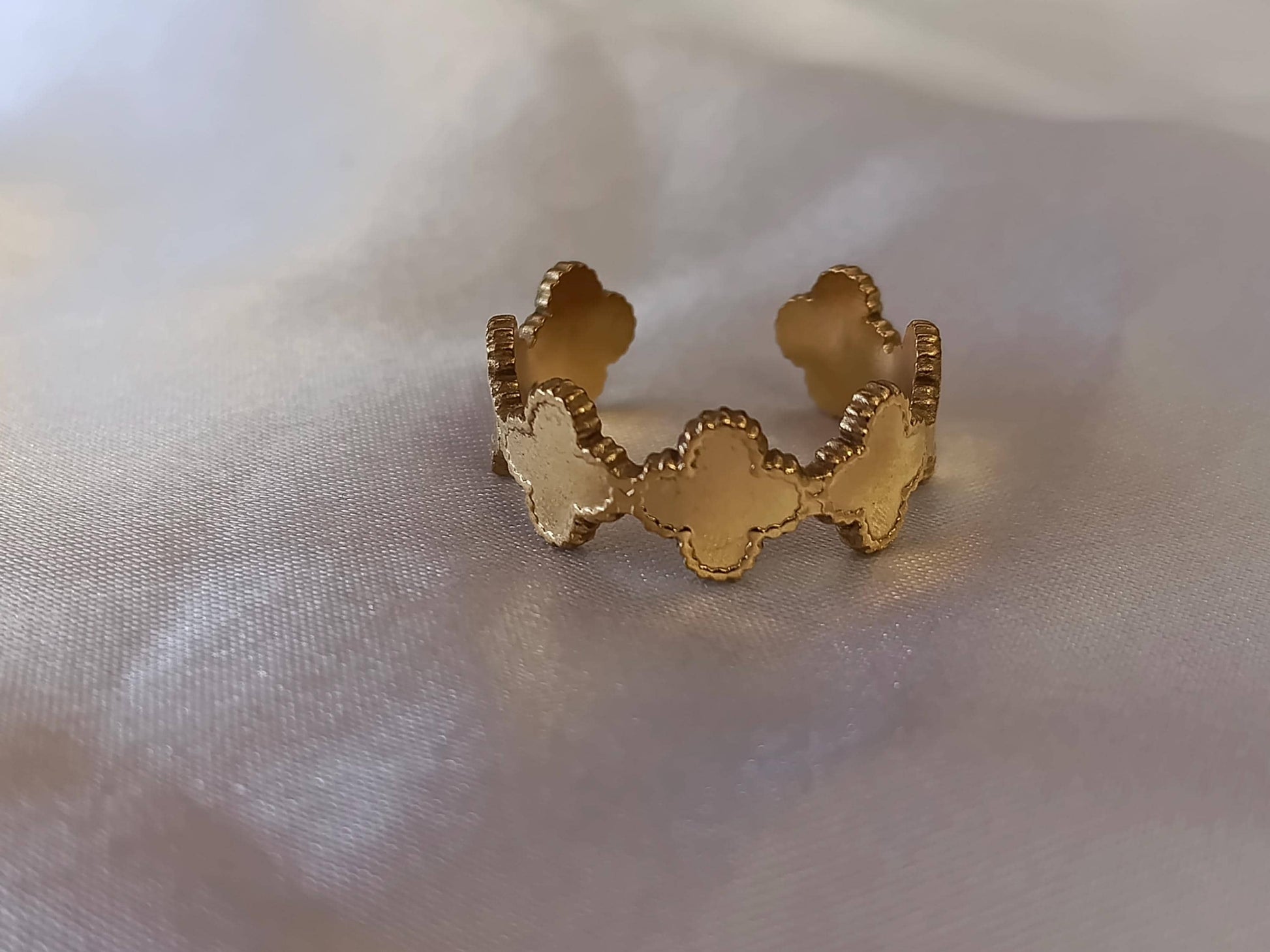 Anillo Ajustable hojas de trebol en Acero Inoxidable con Baño de Oro 18K regalo para ella
