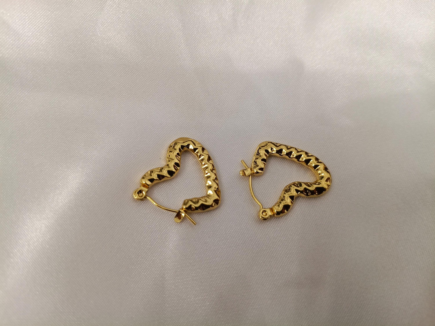 Pendientes de aros de Corazón Estilo Italiano en Acero Inoxidable con Baño de Oro 18K - Acabado Diamantado reglalo para ella