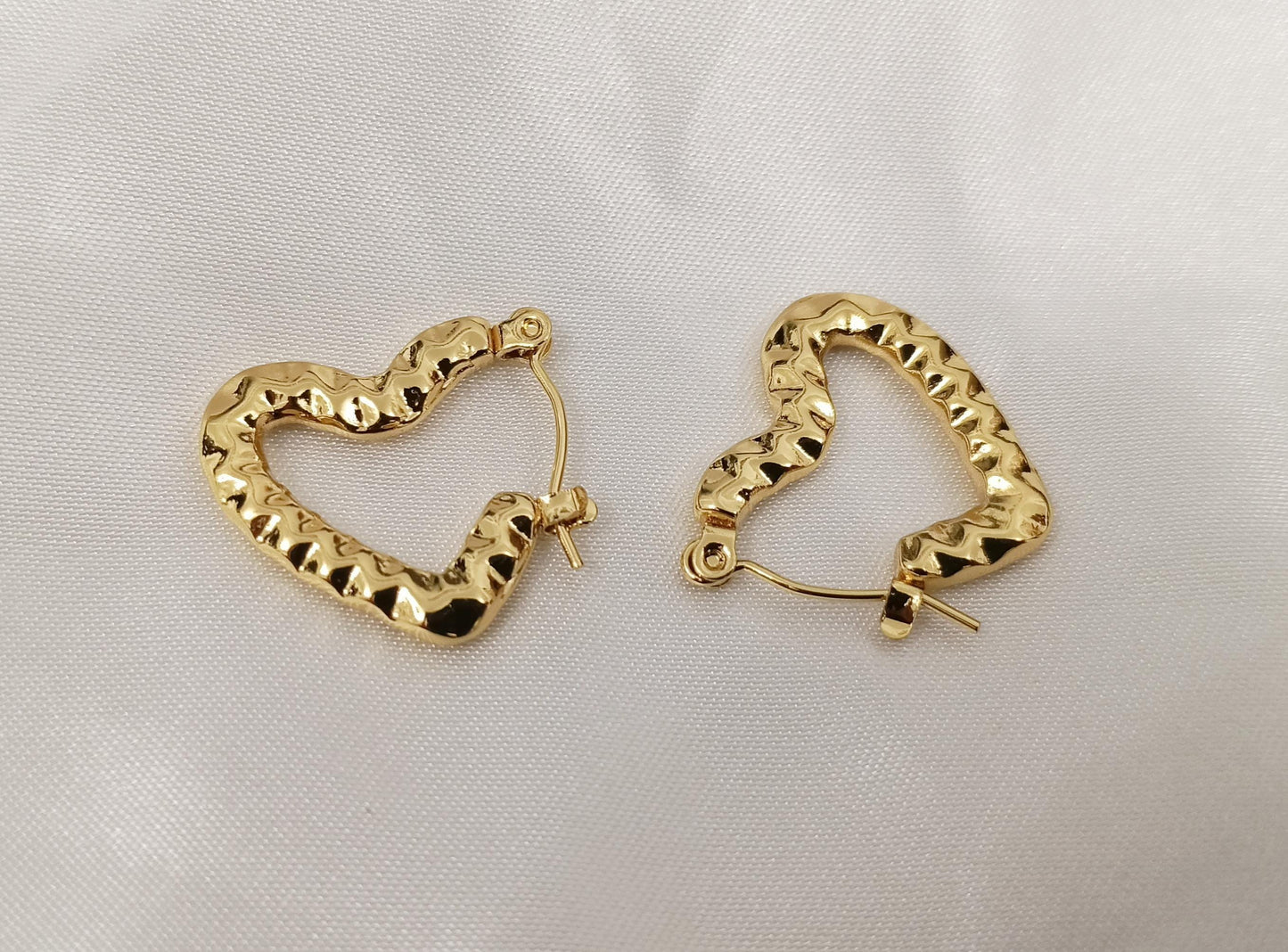 Pendientes de aros de Corazón Estilo Italiano en Acero Inoxidable con Baño de Oro 18K - Acabado Diamantado reglalo para ella