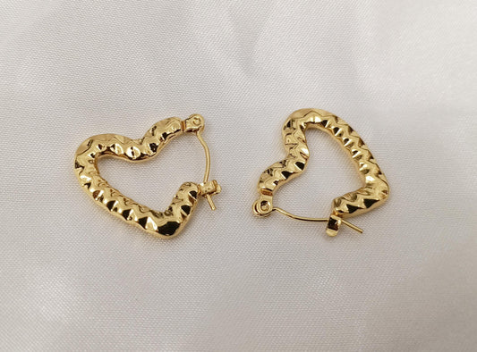 Pendientes de aros de Corazón Estilo Italiano en Acero Inoxidable con Baño de Oro 18K - Acabado Diamantado reglalo para ella