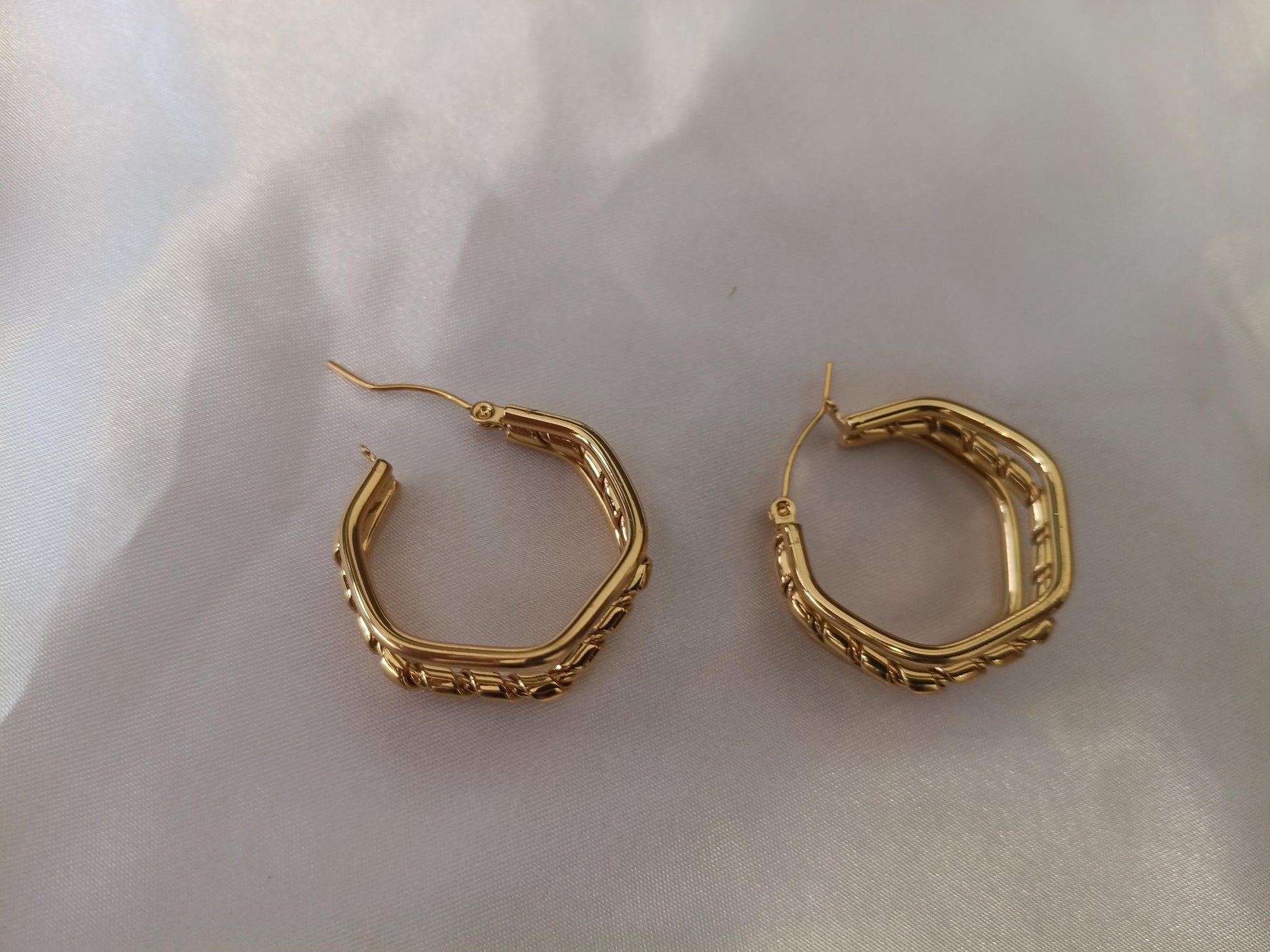 Pendientes de aros Grandes de Estilo Italiano en Acero Inoxidable con Baño de Oro 18K - Diseño Geométrico regalo para ella