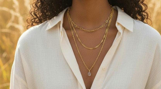 Collar Triple Capa - Acero Inoxidable Chapado en Oro 18K con Delicados Colgantes de Zirconia para ella