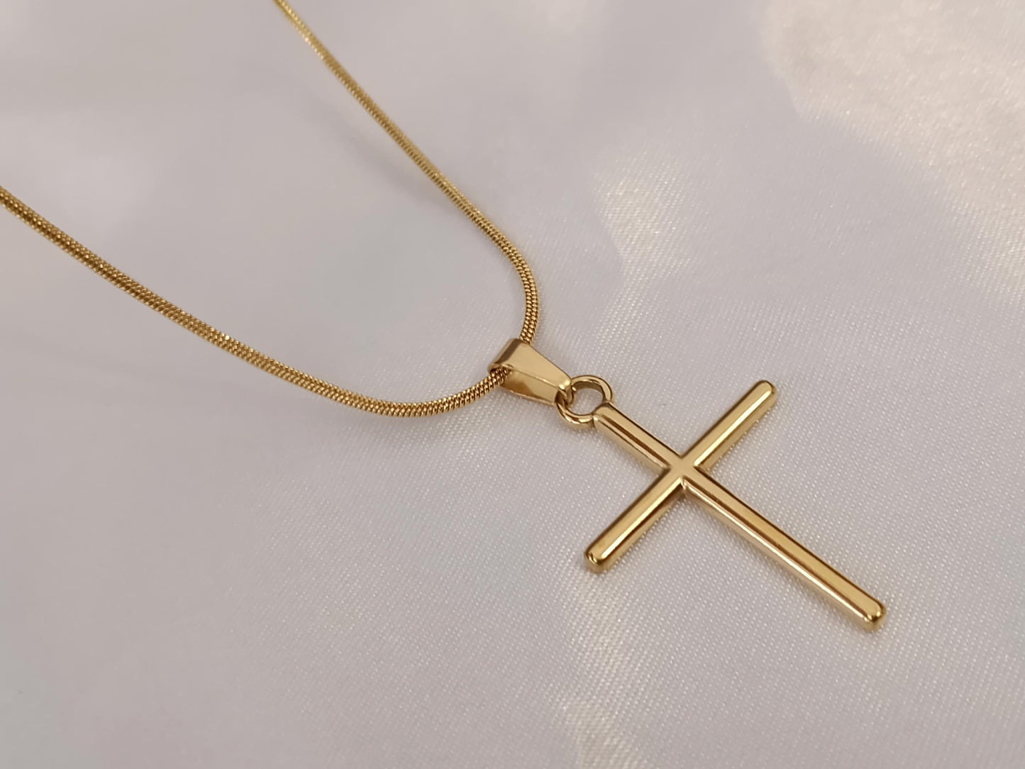 Collar con cruz liso acero inoxidable oro bañado 18K regalo para ella