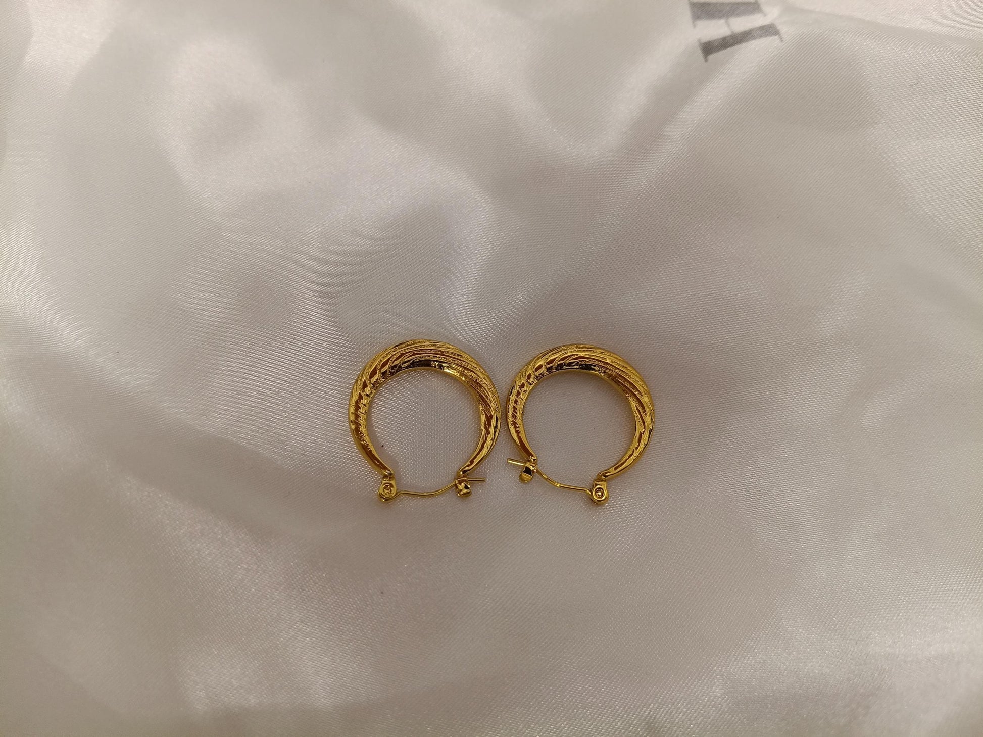 Pendientes de aros Ovaladas Clásicas en Acero Inoxidable con Baño de Oro 18K (Medida 20mm) regalo para ella