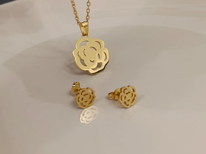 Conjunto de Joyería Floral "Peonía" en Acero Inoxidable con Baño de Oro 18K - Collar y Pendientes a Juego regalo para ella