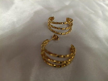 Arracadas de Medio Aro Anchas en Acero Inoxidable con Baño de Oro 18K - Acabado Diamantado Italiano regalo para ella