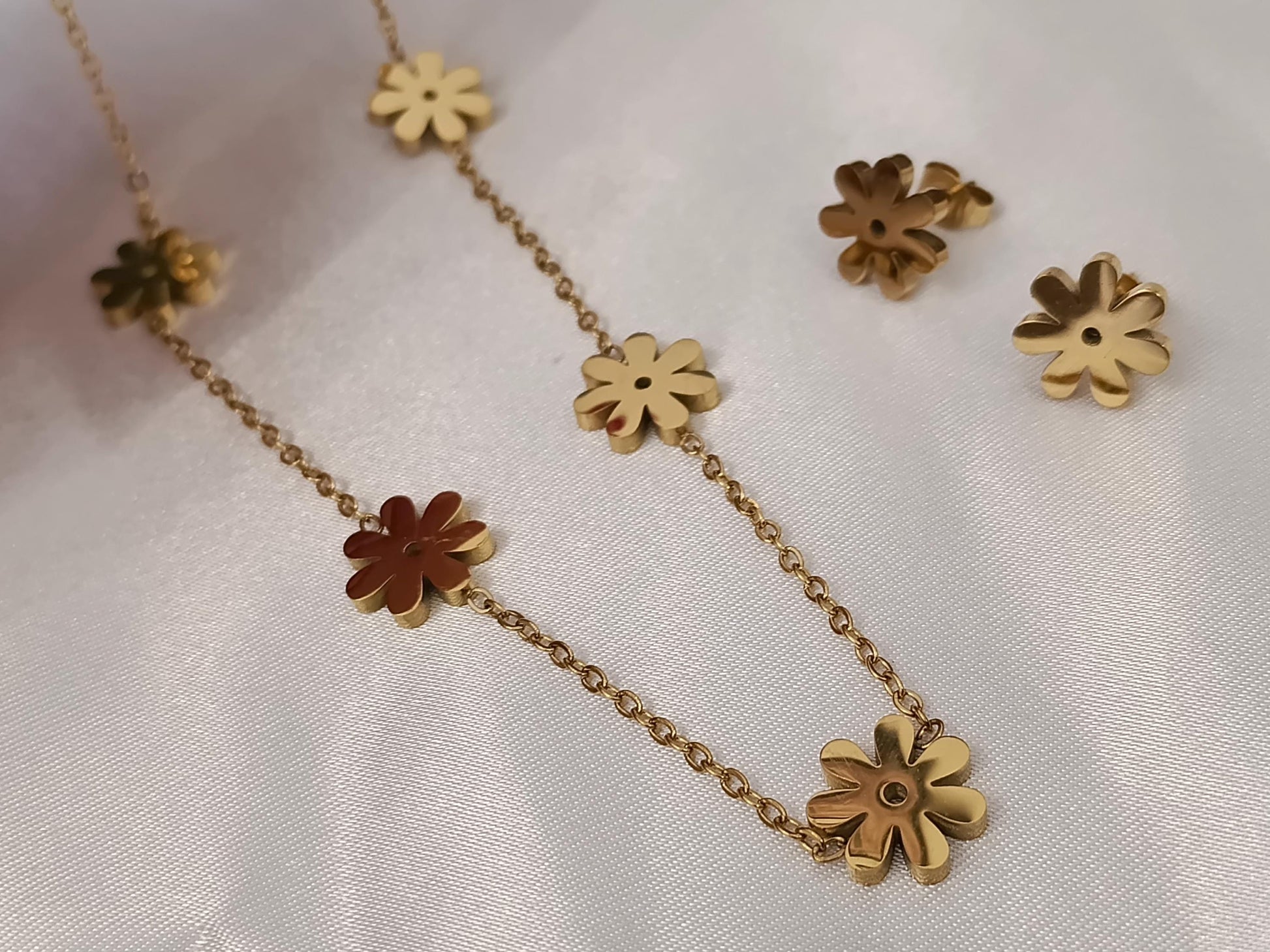 Conjunto de joyas collar de flores crisantemos en Acero Inoxidable con Baño de Oro 18K - Collar y Pendientes a juego regalo para ella