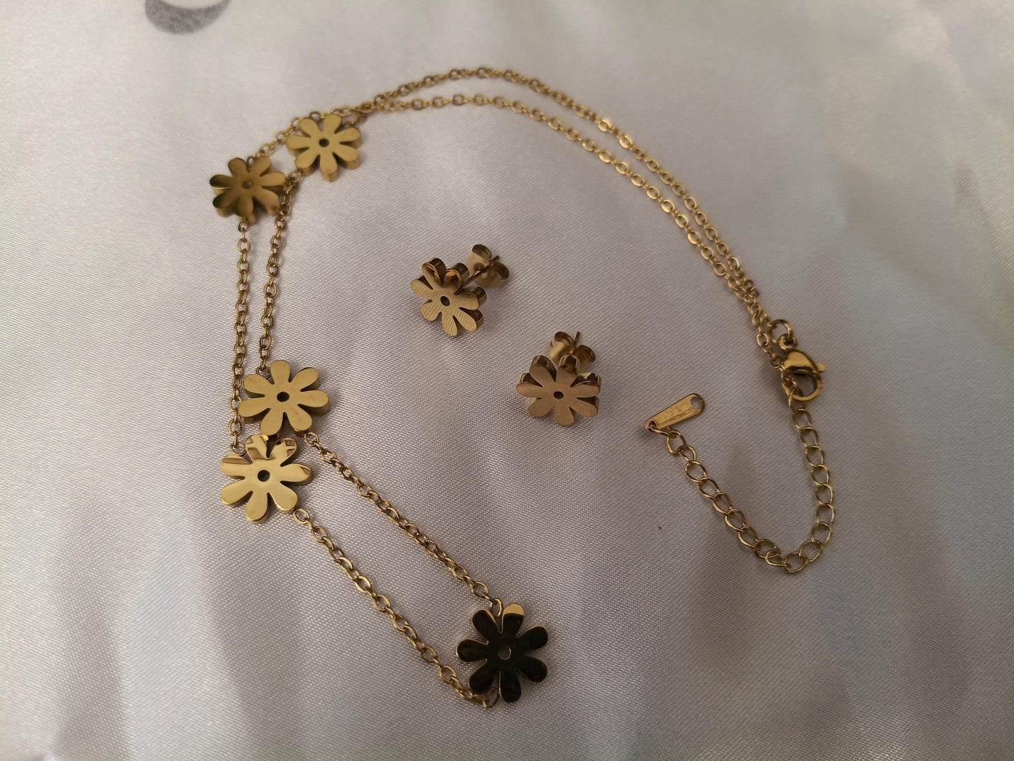 Conjunto de joyas collar de flores crisantemos en Acero Inoxidable con Baño de Oro 18K - Collar y Pendientes a juego regalo para ella