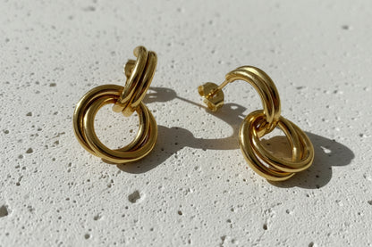 Pendientes de medio aro con colgante de doble círculo, acero inoxidable con baño de oro 18K estilo italiano regalo para ella