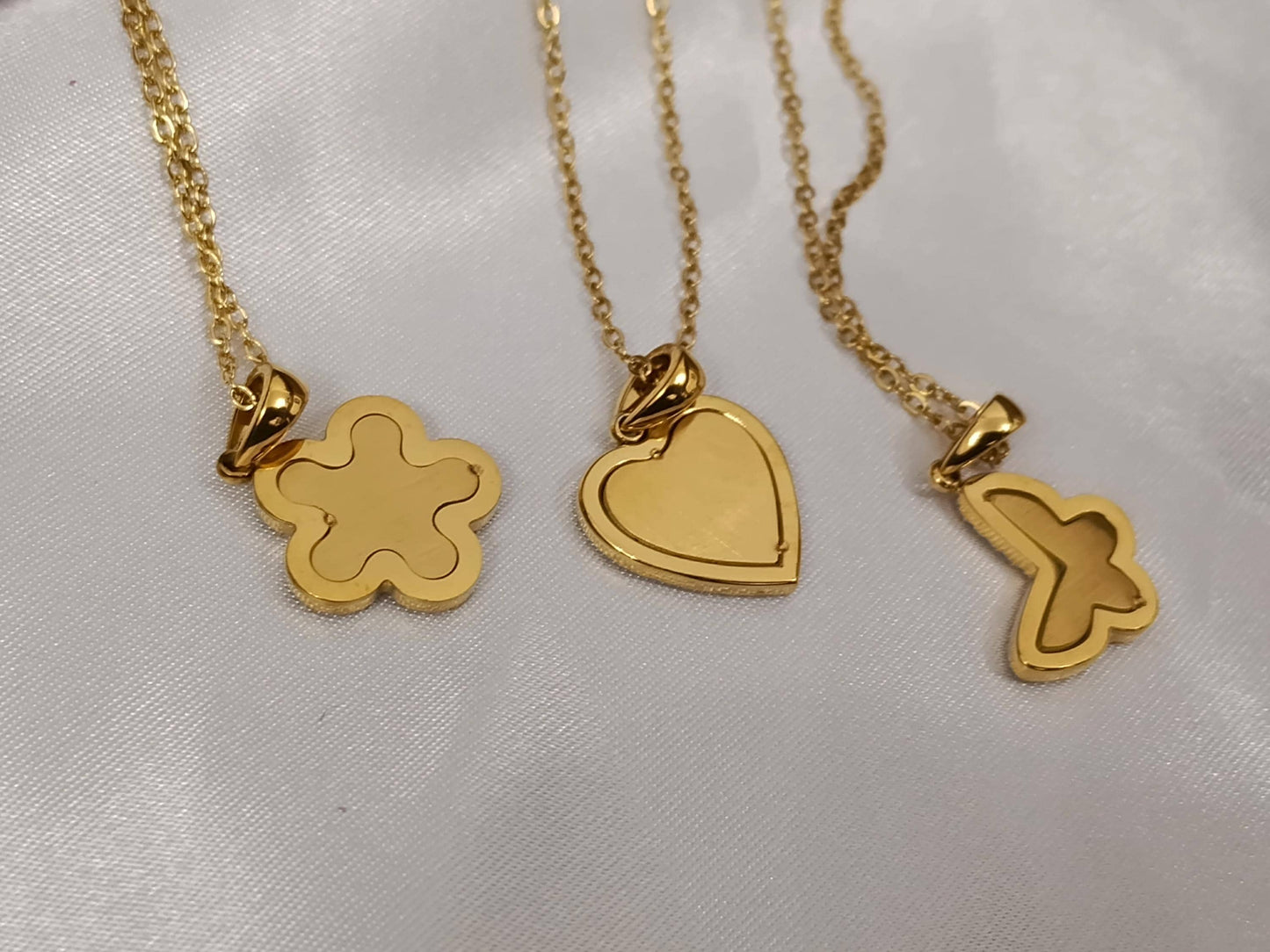 Collar de Acero Inoxidable con colgantes de Mariposa, Corazón y Flor con Circonitas, Baño de Oro 18K, 45cm regalo para ella