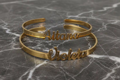 Brazalete Personalizado con Nombre para Mujer, Acero Inoxidable con Efecto Espejo, Baño de Oro 18K, Ajustable y Ligero regalo para ella