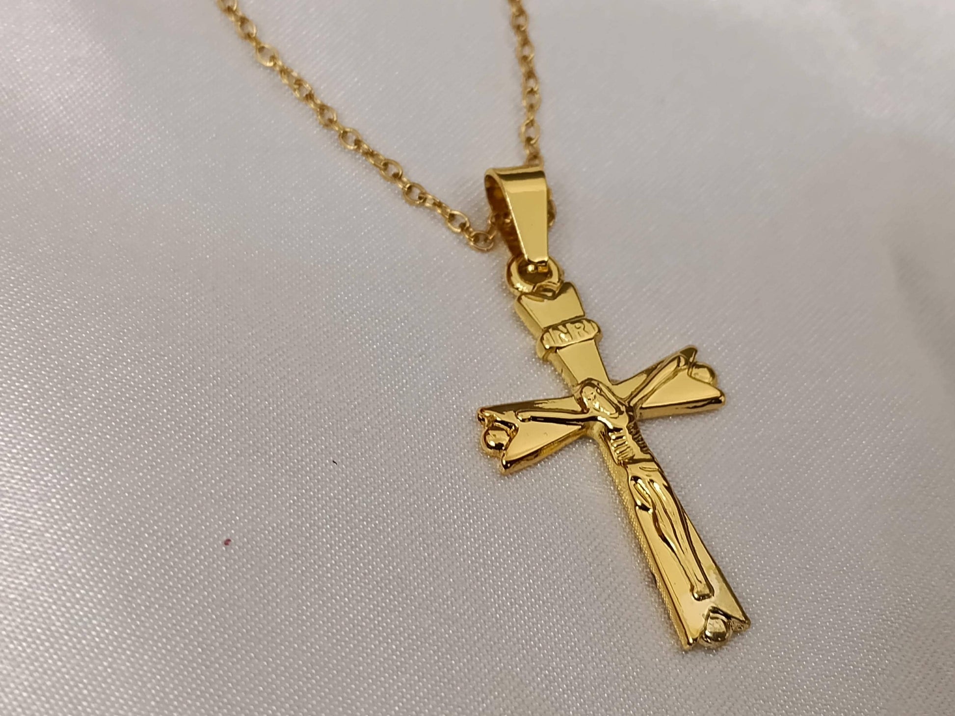 Collar Cruz (45cm) - Acero Inoxidable bañado en Oro 18K Pulido Espejo para ella