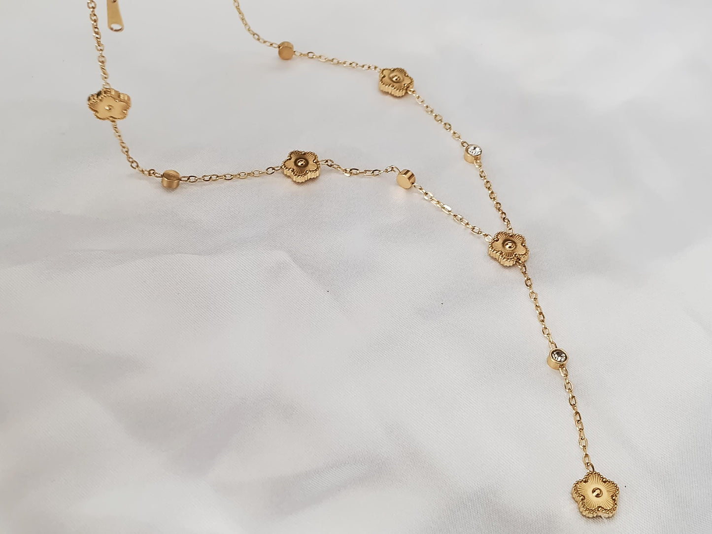 Collar de flores y circonitas en Acero Inoxidable con Baño de Oro 18K (50cm + Extensión) para ella