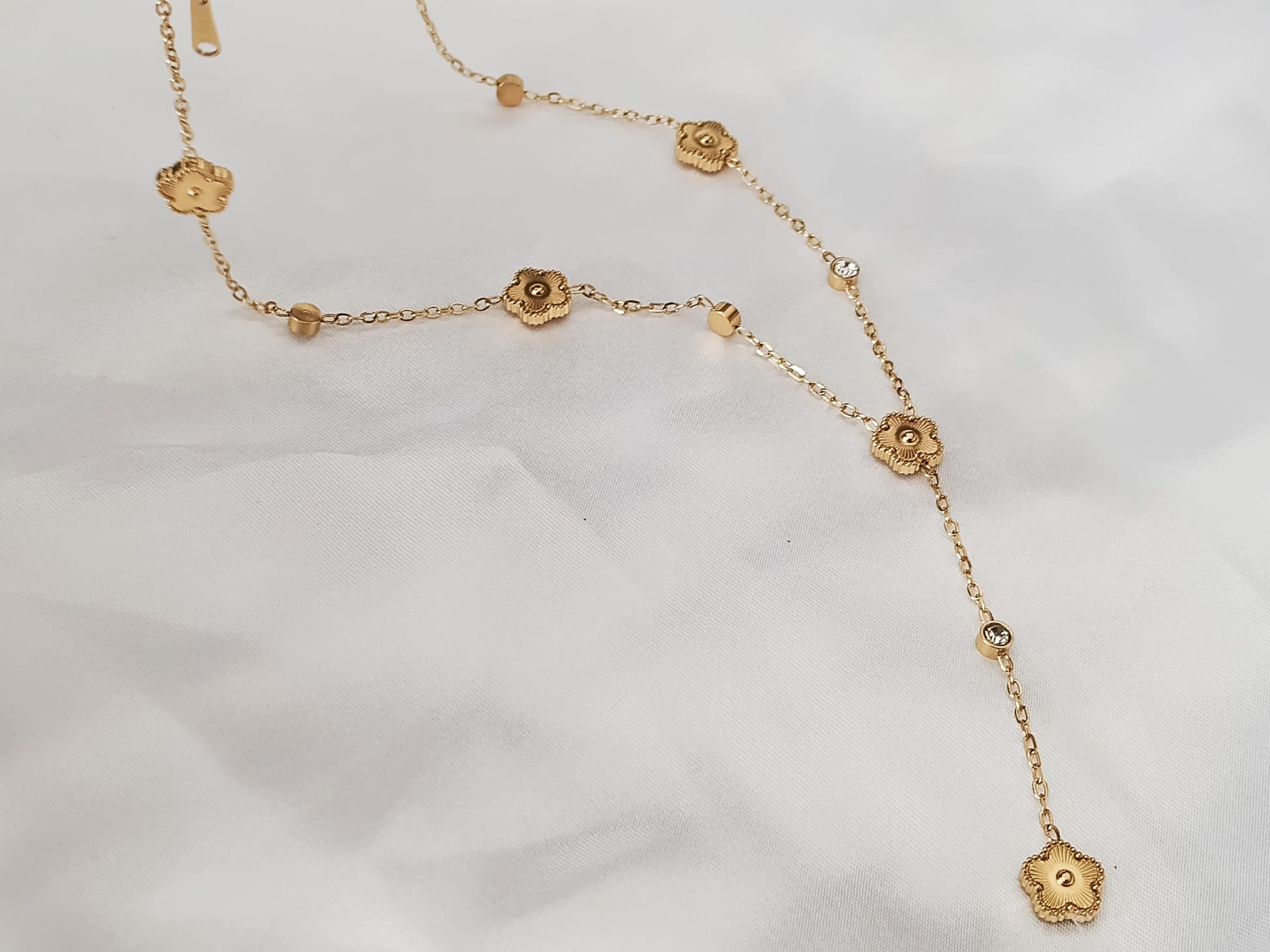 Collar de flores y circonitas en Acero Inoxidable con Baño de Oro 18K (50cm + Extensión) para ella