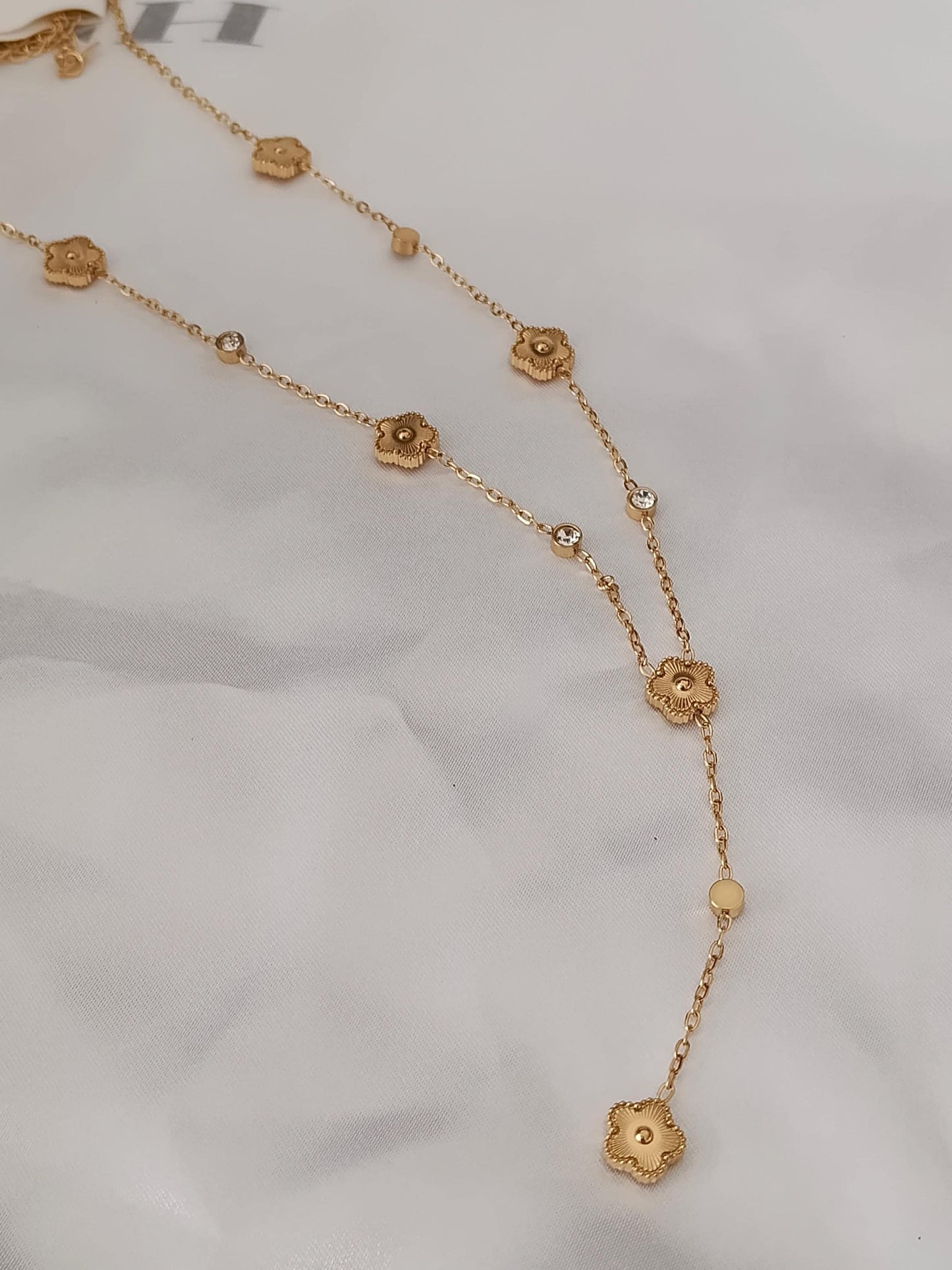 Collar de flores y circonitas en Acero Inoxidable con Baño de Oro 18K (50cm + Extensión) para ella