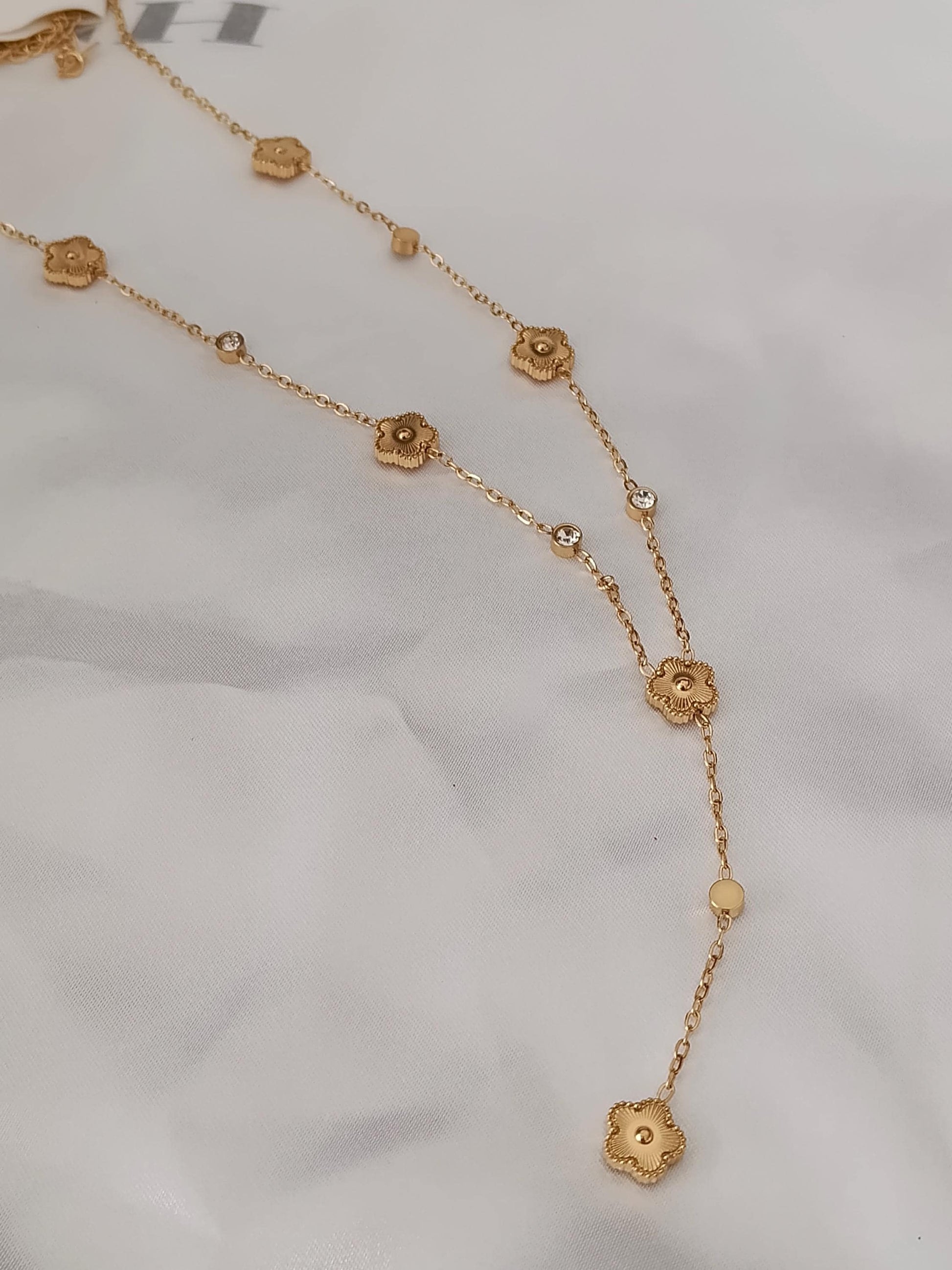 Collar de flores y circonitas en Acero Inoxidable con Baño de Oro 18K (50cm + Extensión) para ella