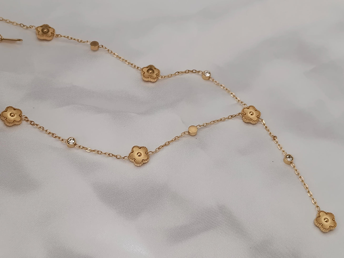 Collar de flores y circonitas en Acero Inoxidable con Baño de Oro 18K (50cm + Extensión) para ella